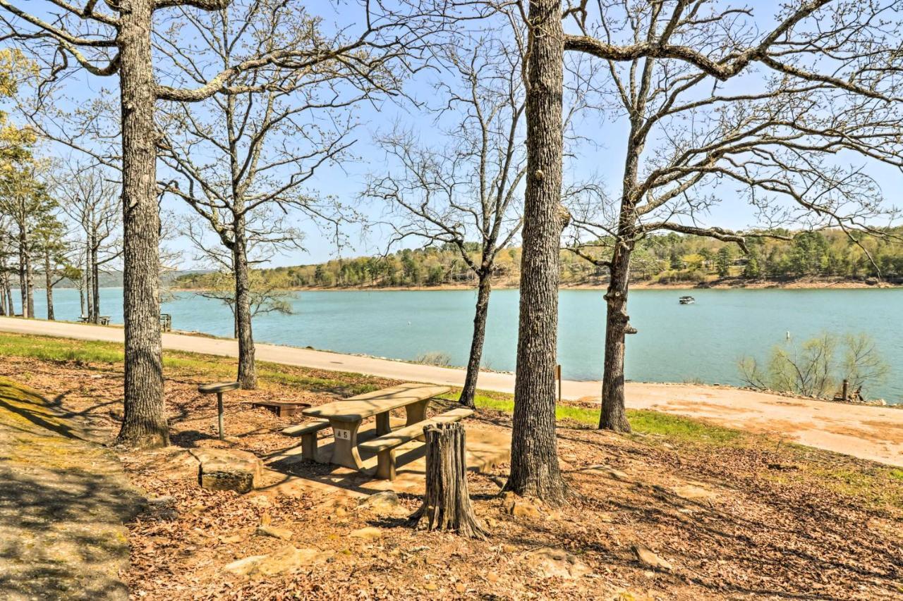 Charming Home With Porch Walk To Greers Ferry Lake! Fairfield Bay Luaran gambar