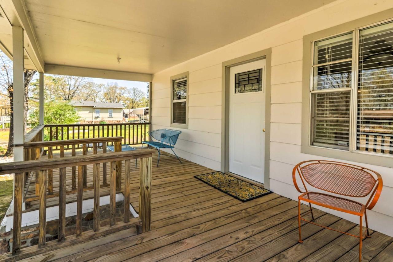 Charming Home With Porch Walk To Greers Ferry Lake! Fairfield Bay Luaran gambar